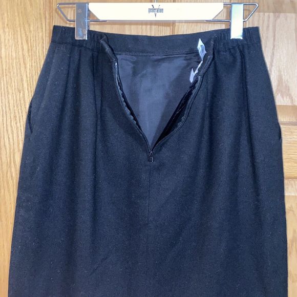 100% Pure Virgin Wool Size 12 Black Knee Length Skirt Minimalist - Picture 4 of 8